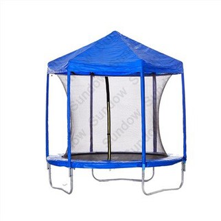 Trampolína se střechou